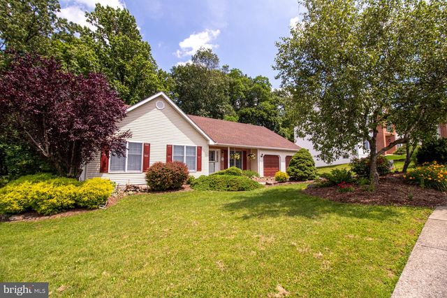 2707 BEACON DR, Sinking Spring, PA 19608