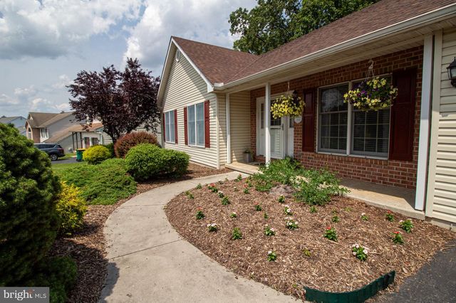 2707 BEACON DR, Sinking Spring, PA 19608