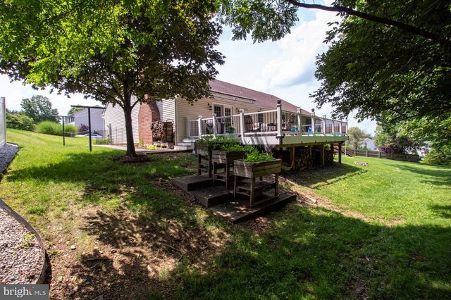 2707 BEACON DR, Sinking Spring, PA 19608