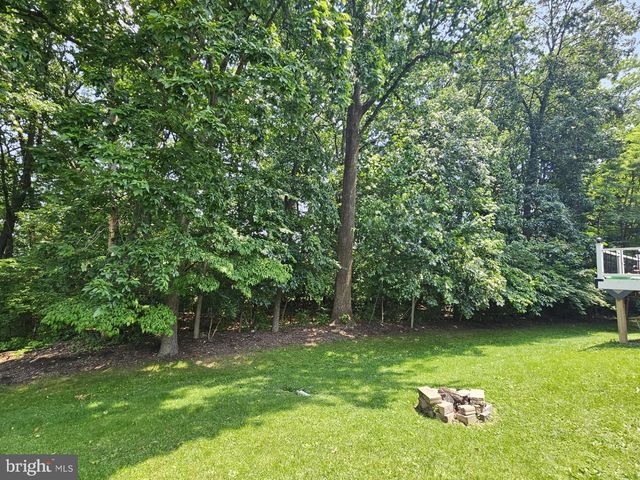 2707 BEACON DR, Sinking Spring, PA 19608
