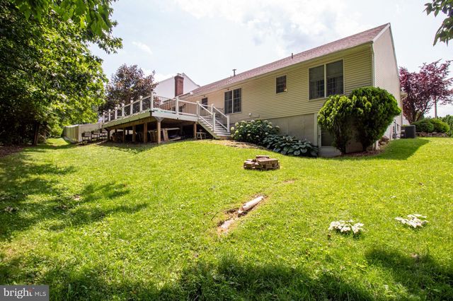 2707 BEACON DR, Sinking Spring, PA 19608