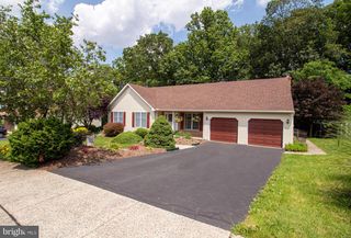 2707 BEACON DR, Sinking Spring, PA 19608