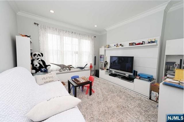 30 Marquis Court, Edgewater, NJ 07020