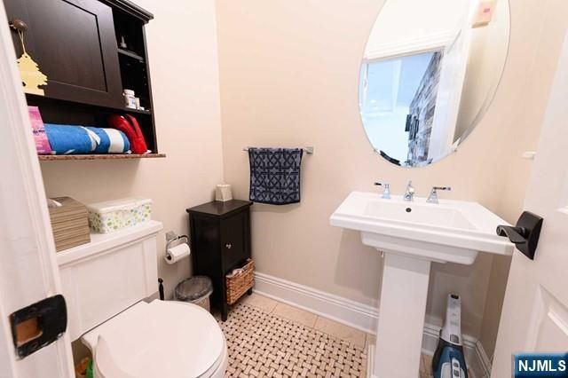 30 Marquis Court, Edgewater, NJ 07020