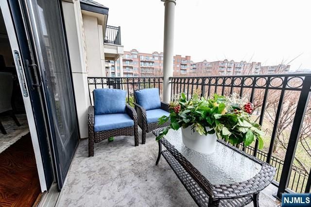 30 Marquis Court, Edgewater, NJ 07020