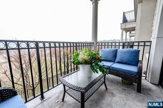 30 Marquis Court, Edgewater, NJ 07020