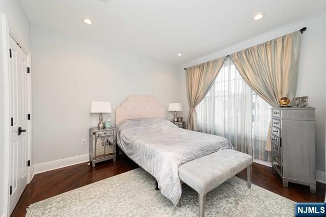 30 Marquis Court, Edgewater, NJ 07020