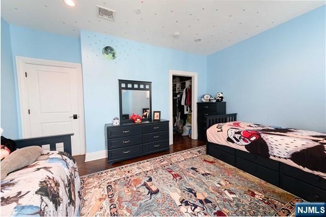 30 Marquis Court, Edgewater, NJ 07020