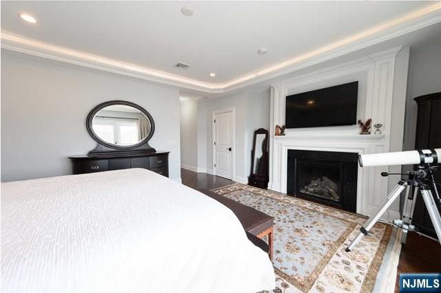 30 Marquis Court, Edgewater, NJ 07020