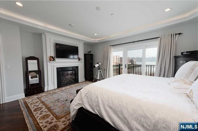 30 Marquis Court, Edgewater, NJ 07020