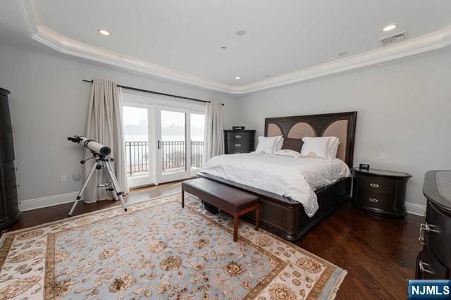 30 Marquis Court, Edgewater, NJ 07020