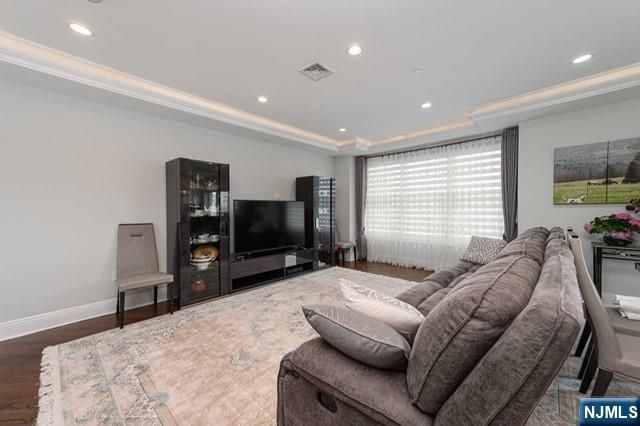 30 Marquis Court, Edgewater, NJ 07020