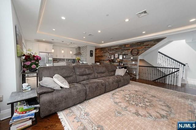 30 Marquis Court, Edgewater, NJ 07020