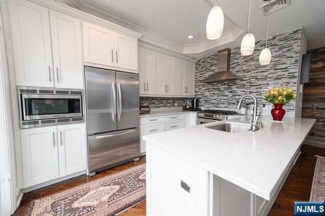 30 Marquis Court, Edgewater, NJ 07020