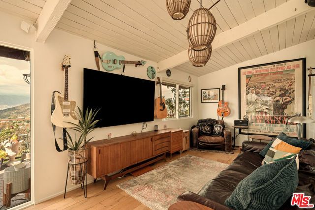 7185 Pacific View Drive, Los Angeles, CA 90068