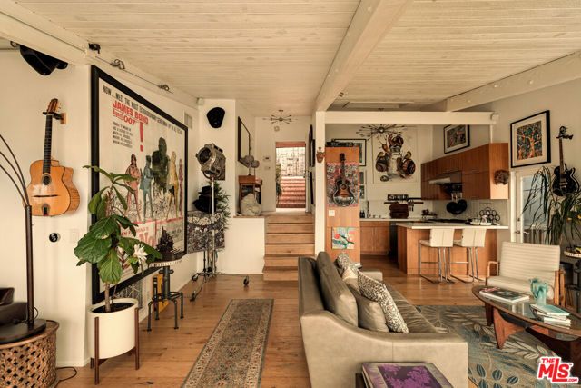 7185 Pacific View Drive, Los Angeles, CA 90068