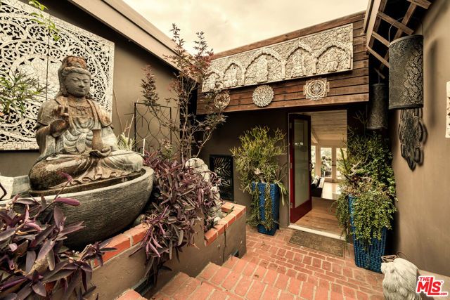 7185 Pacific View Drive, Los Angeles, CA 90068
