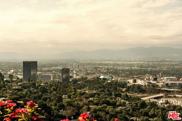 7185 Pacific View Drive, Los Angeles, CA 90068