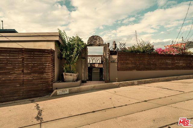 7185 Pacific View Drive, Los Angeles, CA 90068