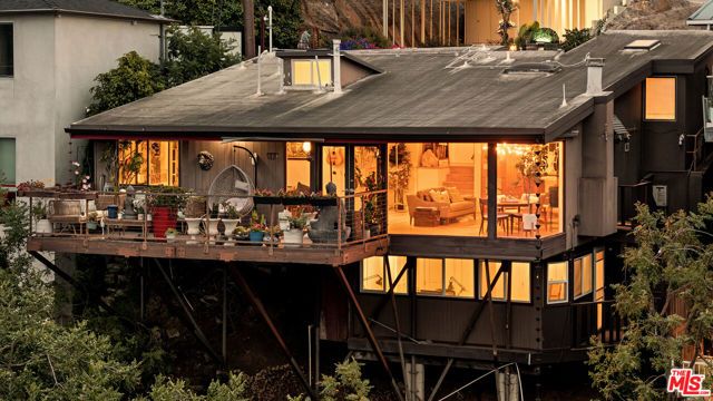 7185 Pacific View Drive, Los Angeles, CA 90068