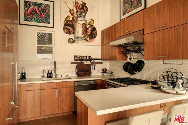 7185 Pacific View Drive, Los Angeles, CA 90068