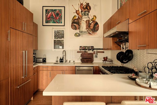7185 Pacific View Drive, Los Angeles, CA 90068