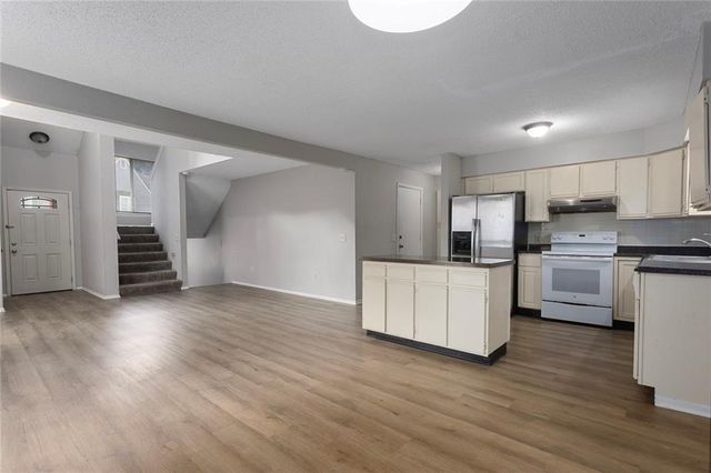 8953 Hauser Street, Lenexa, KS 66215