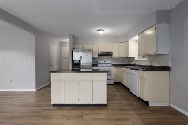 8953 Hauser Street, Lenexa, KS 66215