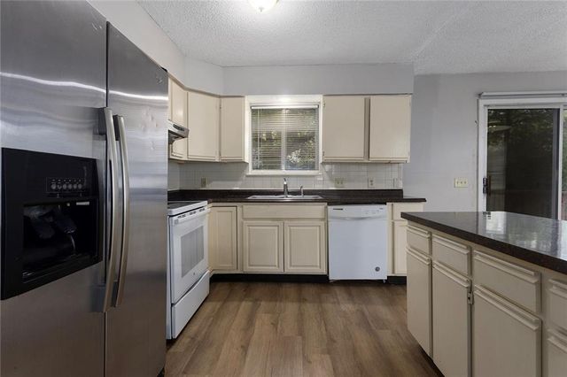 8953 Hauser Street, Lenexa, KS 66215