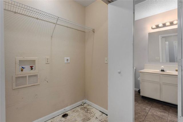 8953 Hauser Street, Lenexa, KS 66215