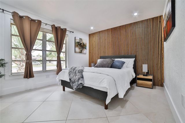 8651 Sunset Strip, Sunrise, FL 33322