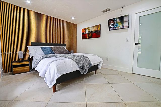 8651 Sunset Strip, Sunrise, FL 33322