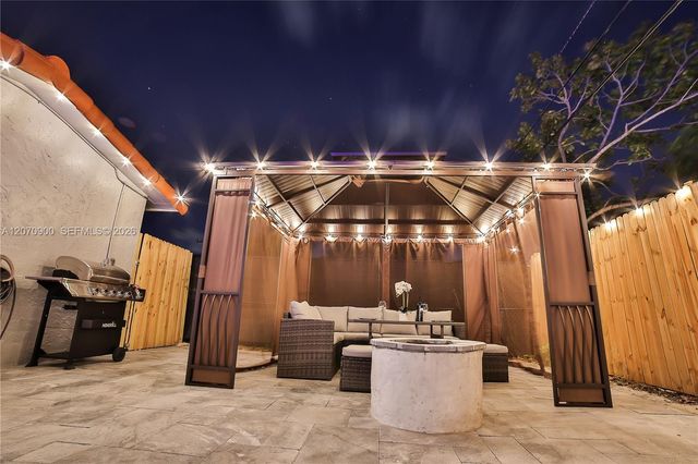 8651 Sunset Strip, Sunrise, FL 33322