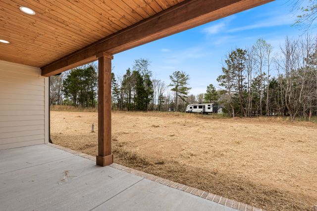 1049 Big Bartons Creek Rd, Dickson, TN 37055