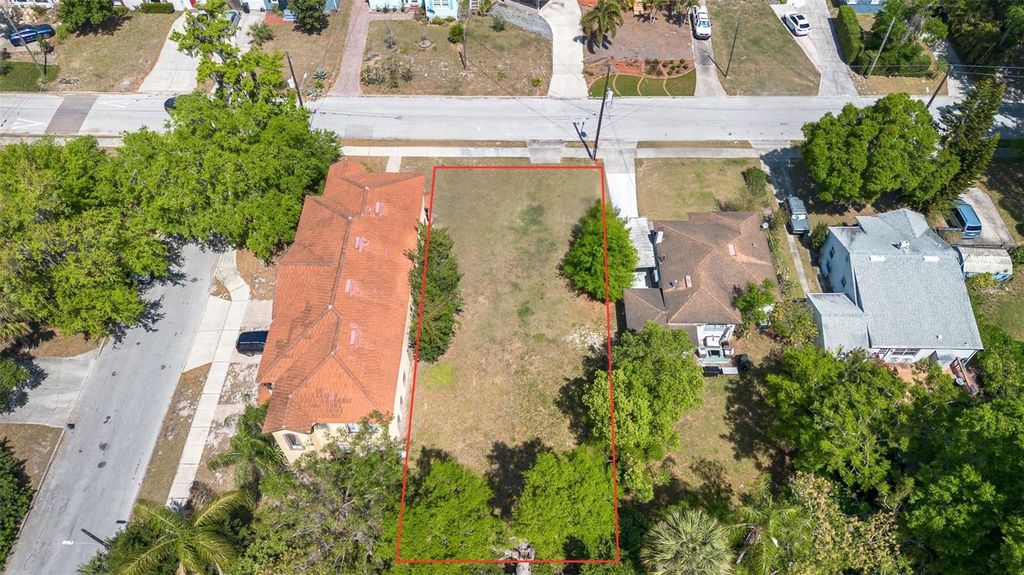 Image 4 of property listing at 202 E ESTHER STREET, Orlando, FL 32806