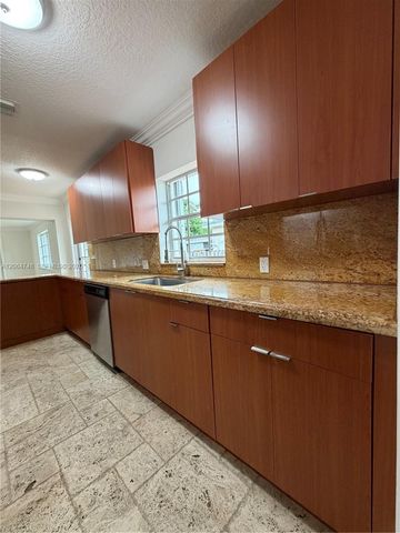6746 SW 32nd Ter, Miami, FL 33155