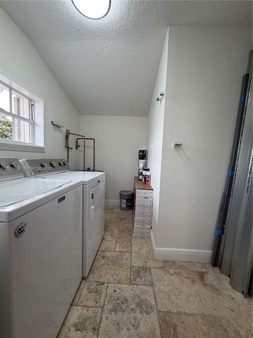 6746 SW 32nd Ter, Miami, FL 33155