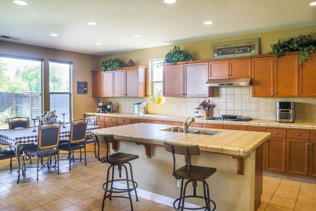 4292 N Gregory Avenue, Fresno, CA 93722