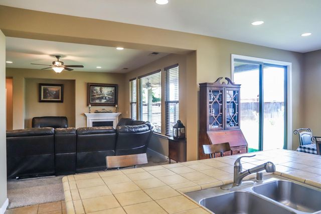 4292 N Gregory Avenue, Fresno, CA 93722