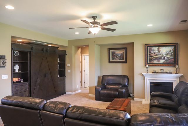 4292 N Gregory Avenue, Fresno, CA 93722