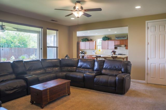 4292 N Gregory Avenue, Fresno, CA 93722