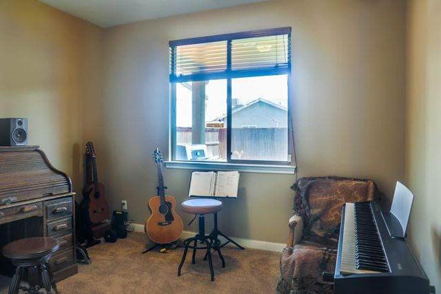 4292 N Gregory Avenue, Fresno, CA 93722