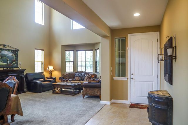 4292 N Gregory Avenue, Fresno, CA 93722