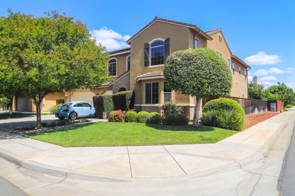 4292 N Gregory Avenue, Fresno, CA 93722