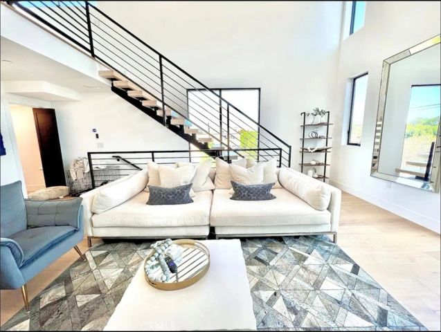 11326 victory blvd, North Hollywood, CA 91606