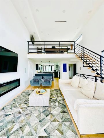 11326 victory blvd, North Hollywood, CA 91606