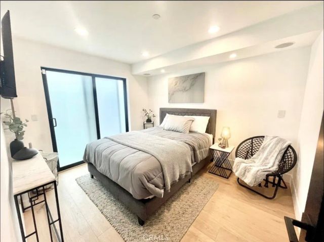 11326 victory blvd, North Hollywood, CA 91606