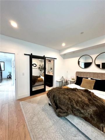 11326 victory blvd, North Hollywood, CA 91606