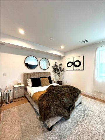 11326 victory blvd, North Hollywood, CA 91606