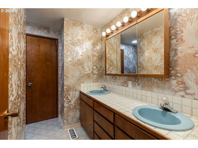 75093 TOWNSEND Rd, Rainier, OR 97048